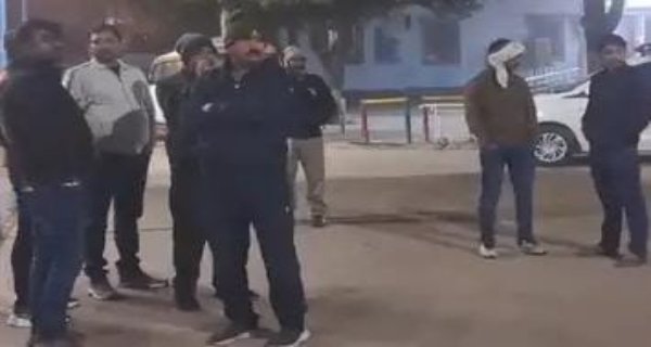 फ्री शराब को लेकर सेल्समैन को गोली मारी, गंभीर घायल