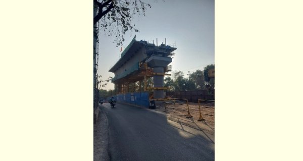 सैर सपाटा मेट्रो स्टेशन के नजदीक ब्लू लाइन का पहला गर्डर रखा,15 दिन बाद दूसरा रखेंगे