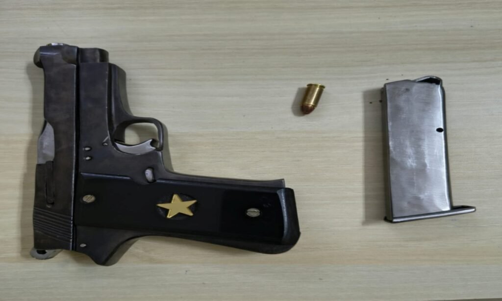 पिस्टल के साथ बदमाश पकड़ाया