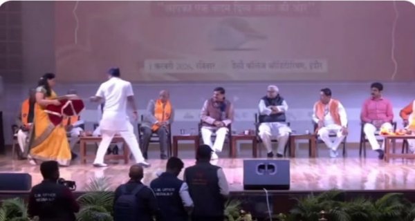 इंदौर में गर्भ संस्कार पुस्तक विमोचन कार्यक्रम का मुख्यमंत्री डॉ मोहन यादव ने किया शुभारंभ