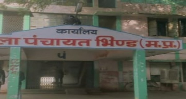 भिंड जिला पंचायत के सीईओ सुनील दुबे का ट्रांसफर, चौहान आए