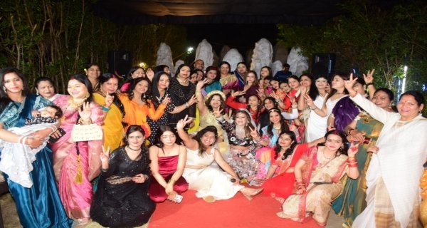 हैप्पी क्लब के कार्यक्रम में दिखी बॉलीवुड की झलक