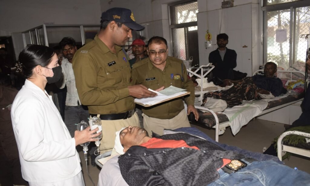 चलती ट्रेन से यात्री गिरा, दोनों पैर क्षतिग्रस्त