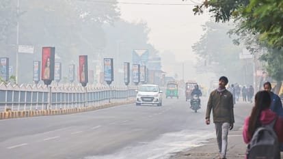 चौबीस घंटे में तापमान में आया 4 डिग्री का उछाल, फिर भी बनी रही ठंड