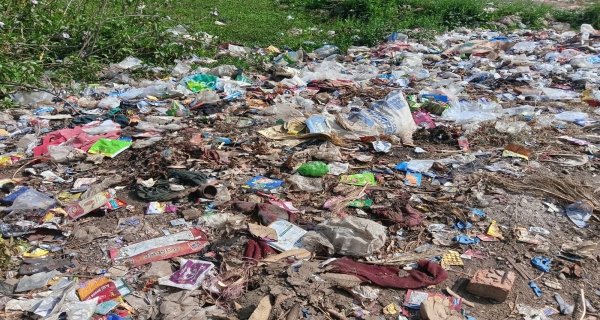 1 माह से नहीं उठा कचरे का ढेर, लापरवाह अधिकारी स्वच्छता पर लगा रहे पलीता