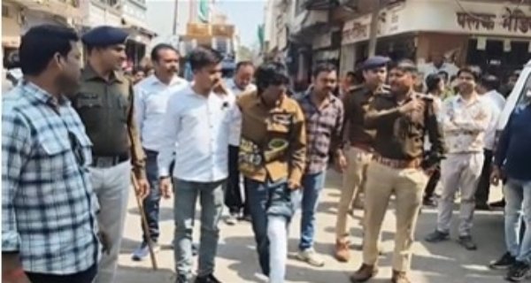 नशे में सात वाहनों के कांच फोड़ने वाला गिरफ्तार