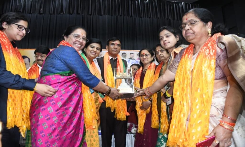 देश को सशक्त बनाने के लिए होता है हमारा बजटः मांडविया