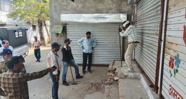 शिवनगर पानी टंकी के पास से हटाये 40 अतिक्रमण