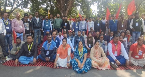 लेबर कानून संशोधन के विरोध में आंदोलन शुरू