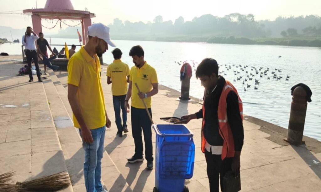 नर्मदा घाटों-तालाबों के आसपास चलाया गया सफाई अभियान