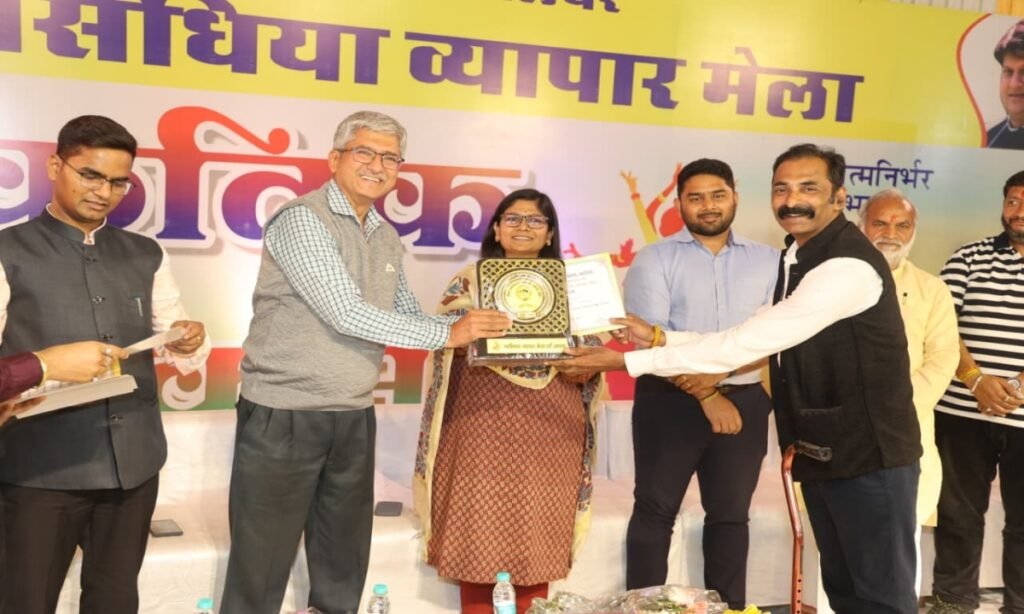 दो माह तक गुलजार रहे  ग्वालियर व्यापार मेले का समापन, 31 हजार वाहन बिके