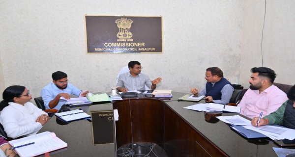 परंपरागत शैली से हटकर अधिकारी दिखाएं अब स्मार्टनेस: निगमायुक्त