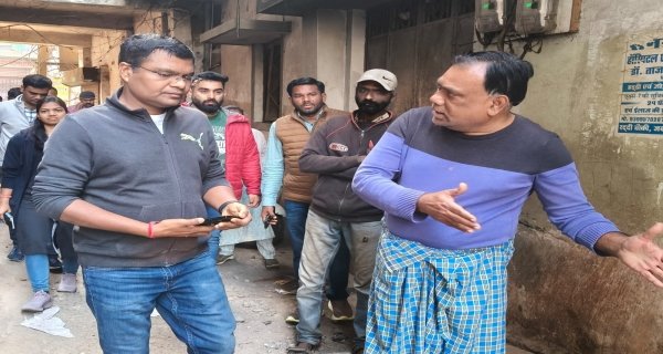 जनता के द्वार पहुंचकर समस्याओं से रूबरू हो रहे निगमायुक्त