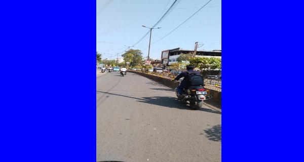 दो- दो साइलेंसर लगाकर छात्र ने सड़क पर दिखाई हवा बाजी