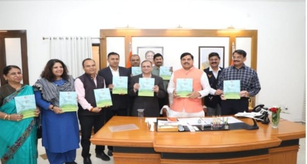 जलवायु अनुकूल भविष्य की दिशा में कदम, सीएम डॉ यादव ने विजन 2047 पुस्तक का किया विमोचन