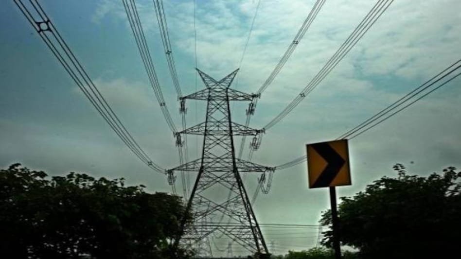 मकान की छत पर कार्य कर रहा राजमिस्त्री हाईटेंशन विद्युत लाइन से झुलसा