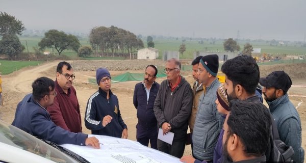 निगमायुक्त ने किया निर्माणाधीन सीवरेज ट्रीटमेंट प्लांट का निरीक्षण
