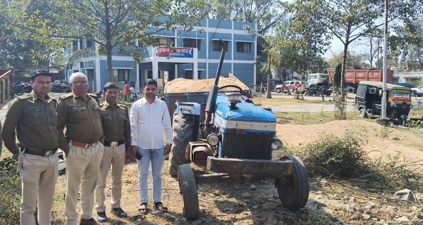 रेत माफियाओं पर पुलिस का शिकंजा, अवैध रेत से भरा ट्रैक्टर-ट्रॉली जब्त