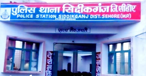 हत्या के फरार 4 आरोपियों को दबोचा
