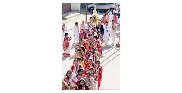 शोभायात्रा निकालकर हर्षोल्लास के साथ मनाई महावीर जयंती