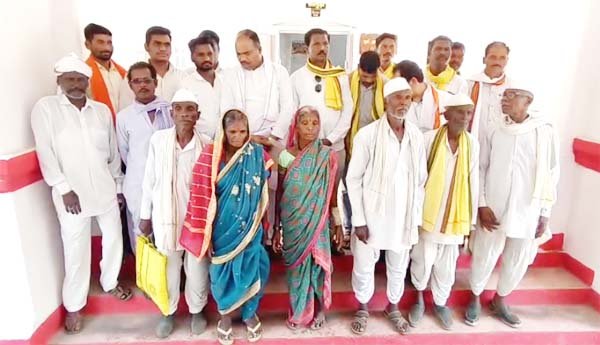 34 आदिवासियों पर FIR के बाद बढ़ा तनाव, भाजयुमो जिलाध्यक्ष पर जमीन हड़पने का आरोप