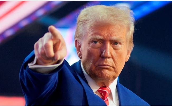 खामेनेई की मौत ‘वास्तव में शासन परिवर्तन’: ट्रंप