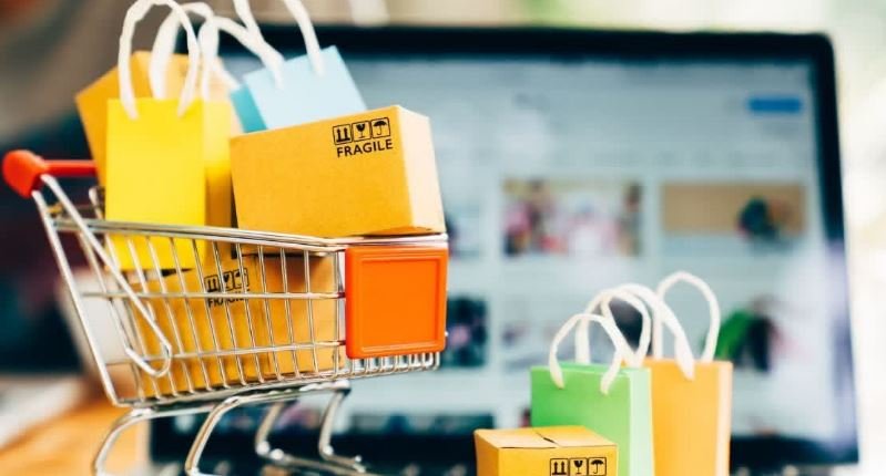 ई-कॉमर्स की दुनिया का ‘जादुई’ सफर, आपके एक क्लिक से घर की दहलीज तक सामान पहुँचने के पीछे छिपा है तकनीक और लाखों कर्मचारियों का विशाल नेटवर्क