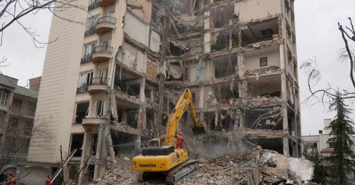 मध्य पूर्व में जारी महायुद्ध के 28वें दिन डोनाल्ड ट्रंप ने ईरान को दी 10 दिनों की मोहलत, शांति वार्ता के बीच ईरानी एडमिरल अलीरजा की मौत से फिर गरमाया माहौल