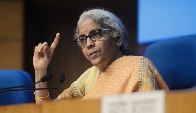 मोदी नहीं चाहते थे कि पेट्रोलियम कीमतें बढ़े, लॉकडाउन नहीं लगेगा : सीतारमण