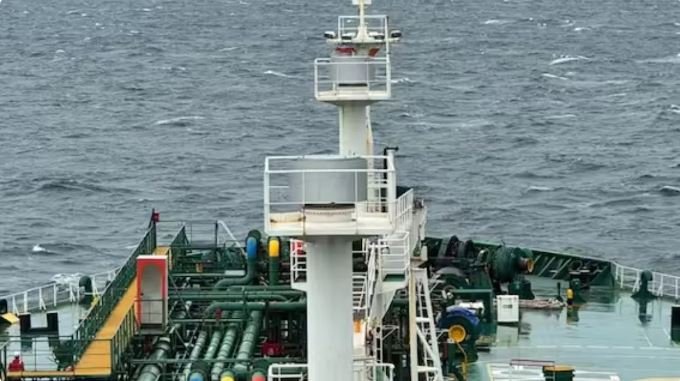 भारत के दो और जहाजों ने सुरक्षित पार किया होर्मुज जलडमरूमध्य