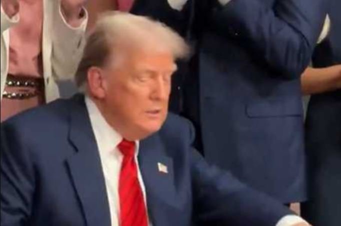 ईरान के ख़िलाफ़ अमेरिकी ‘सैन्य अभियान’ ‘बहुत अच्छी’ स्थिति में : ट्रंप