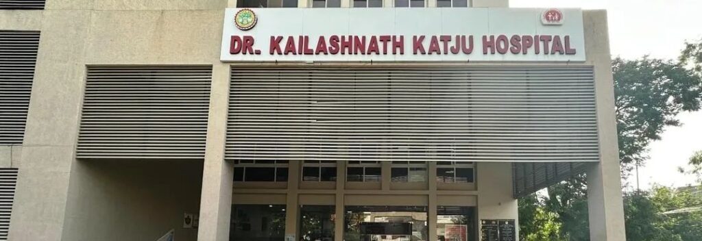 नवजात की मौत के बाद काटजू अस्पताल में बवाल, परिजनों का हंगामा