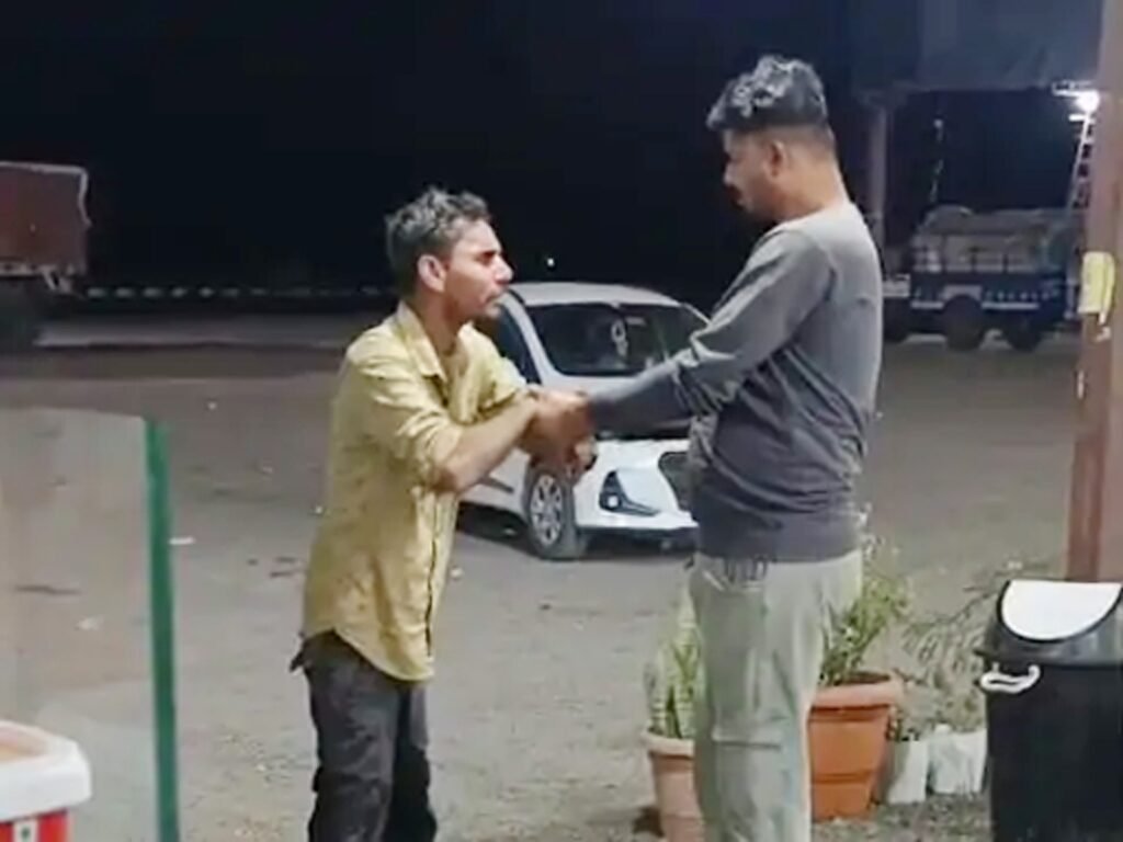 नशे में धुत आरक्षक ने होटल में किया हंगामा