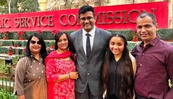 UPSC में 8वीं रैंक हासिल कर बने आईएएस, पश्चाल सेक्रेटरी ने बढ़ाया अलीराजपुर-बाग का गौरव