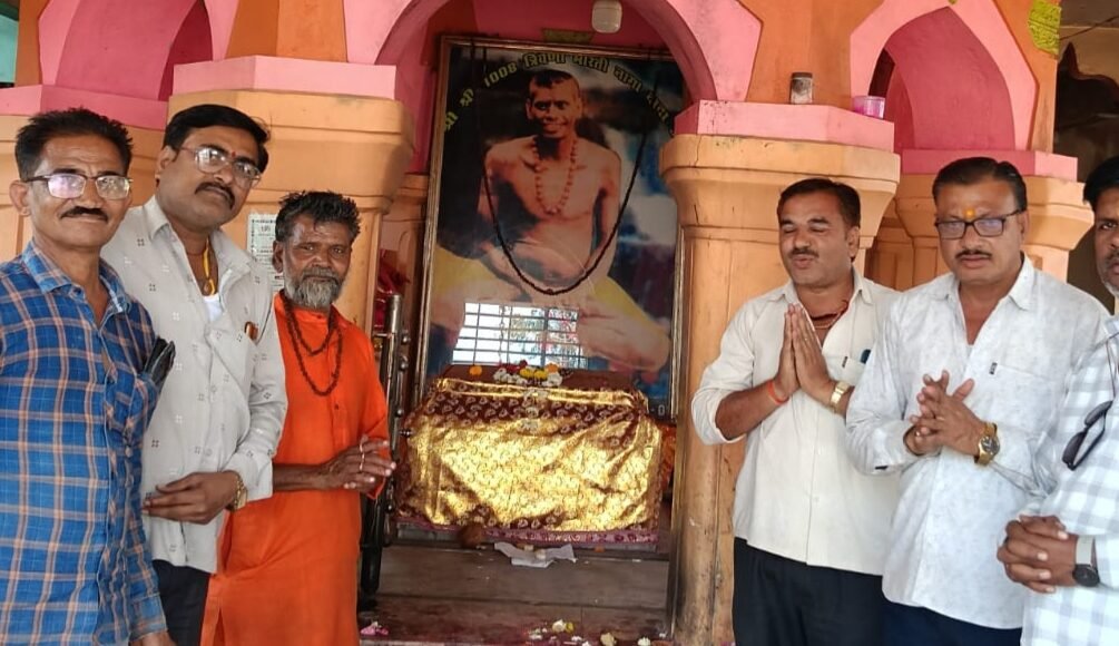 गांव गांव भ्रमण कर रहा त्रिवेणी भारती नागा दादा का आमंत्रण रथ