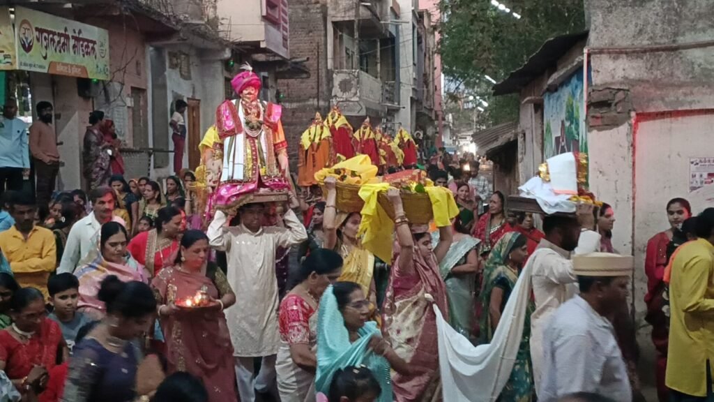 ढोल बाजे के साथ गणगौर माताजी को दी विदाई