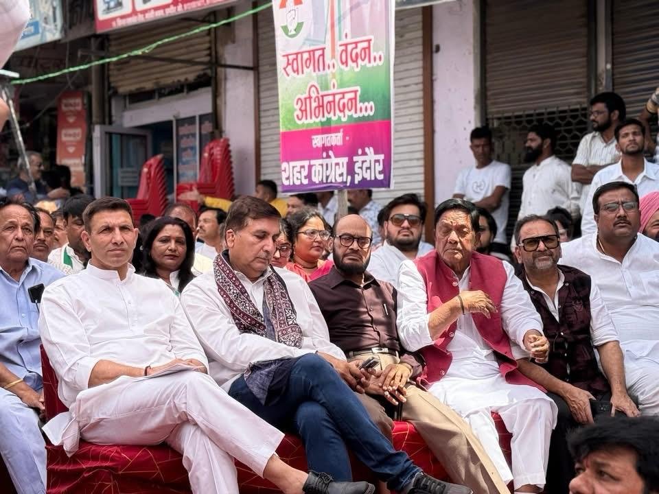 इंदौर कांग्रेस की अहम बैठक: कार्यकर्ताओं को सशक्त बनाने और आगामी कार्यक्रमों की रूपरेखा पर मंथन