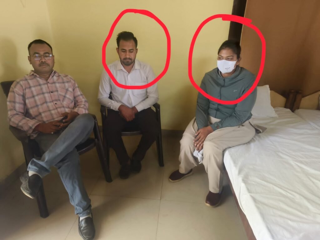 हाईवे पर वसूली का खेल खत्म: आरटीओ की महिला आरक्षक और प्राइवेट गुर्गा लोकायुक्त के शिकंजे में