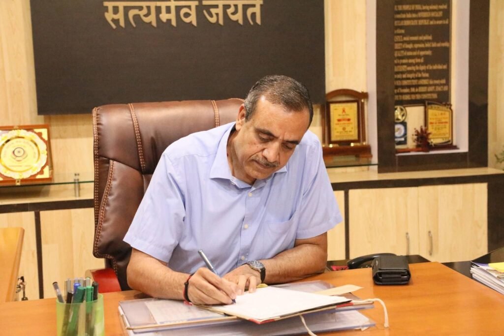 नवागत कलेक्टर विकास मिश्रा ने संभाला पदभार