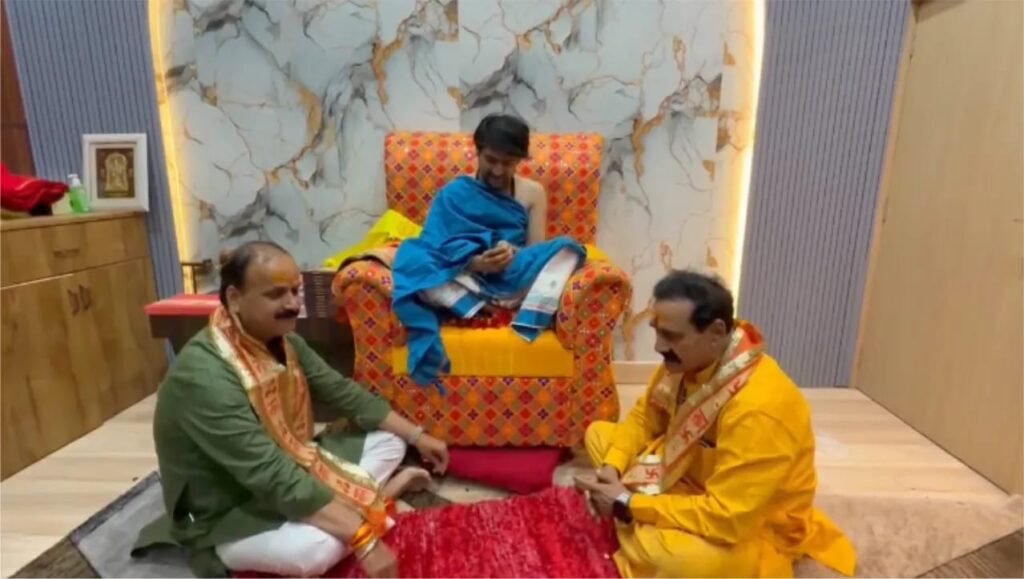 पूर्व मंत्री नरोत्तम मिश्रा पहुंचे बागेश्वर धाम, बालाजी के दर्शन कर लिया आशीर्वाद