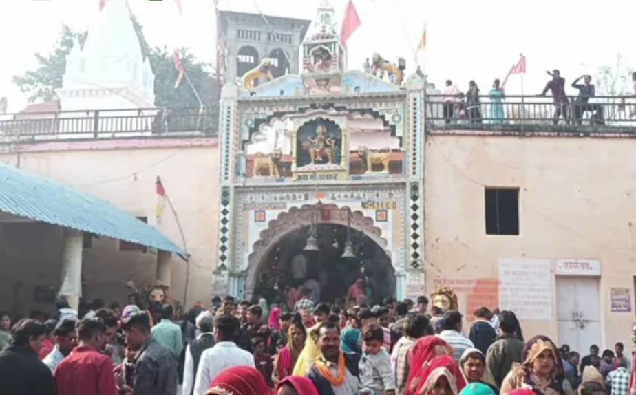 घुवारा में 900 साल पुराना अबार माता मंदिर, चमत्कारी चट्टान से जुड़ी आस्था