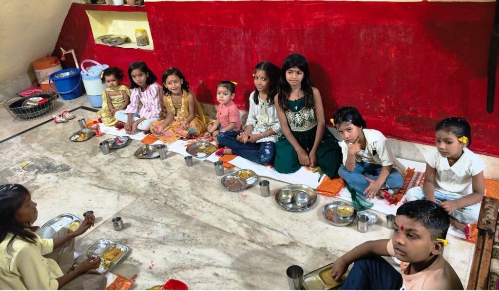 अष्टमी तिथि पर मॉ महागौरी की हुई पूजा अर्चना, जगह-जगह कराया गया कन्या भोज