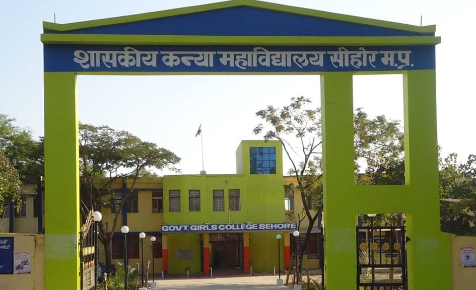 न्याय न मिलने से आहत छात्रा ने काटी हाथ की नस, छेड़छाड़ का आरोपी प्रोफेसर गिरफ्तार