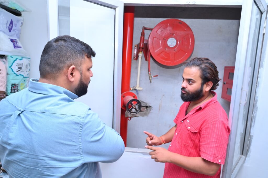 विशाल मेगा मार्ट पर लगाया एक लाख का जुर्माना