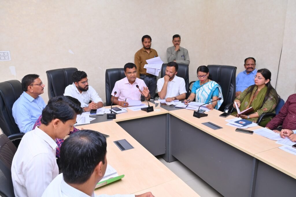 टीम वर्क पर जोर, जमीन पर दिखना चाहिए काम: निगमायुक्त 