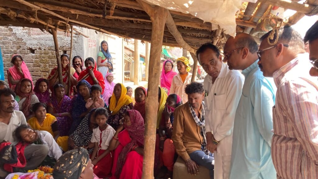 चिखली दुर्घटना: पीड़ित परिवारों के बीच पहुंचे कांग्रेसी, कमलनाथ-नकुलनाथ की ओर से दी सांत्वना और आर्थिक मदद