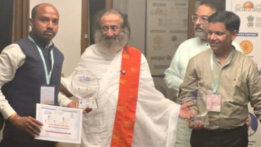 बैतूल के पर्यावरण कार्यकर्ता अनिल उइके जल योद्धा सम्मान 2025 से सम्मानित