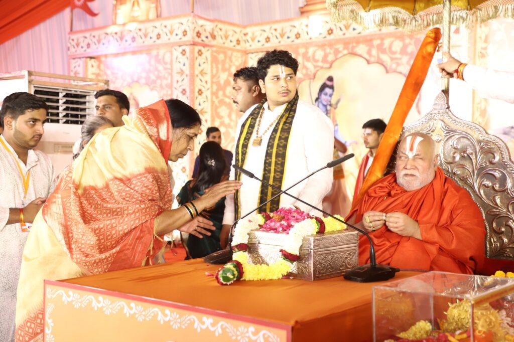 हनुमान लोक में गूंजी जगद्गुरु रामभद्राचार्य की अमृतवाणी: राम-सीता मंदिर निर्माण का लिया संकल्प, उमड़ा जनसैलाब