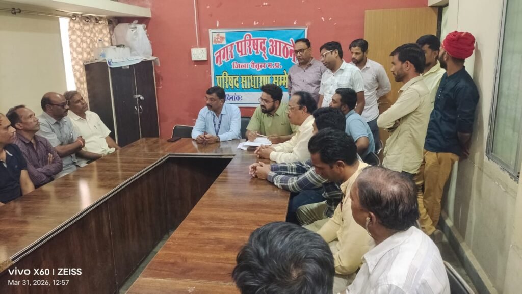 आठनेर में बढ़ा किराया बना मुसीबत: छोटे दुकानदारों के सामने रोजी-रोटी का संकट, नगर परिषद की हो रही किरकिरी