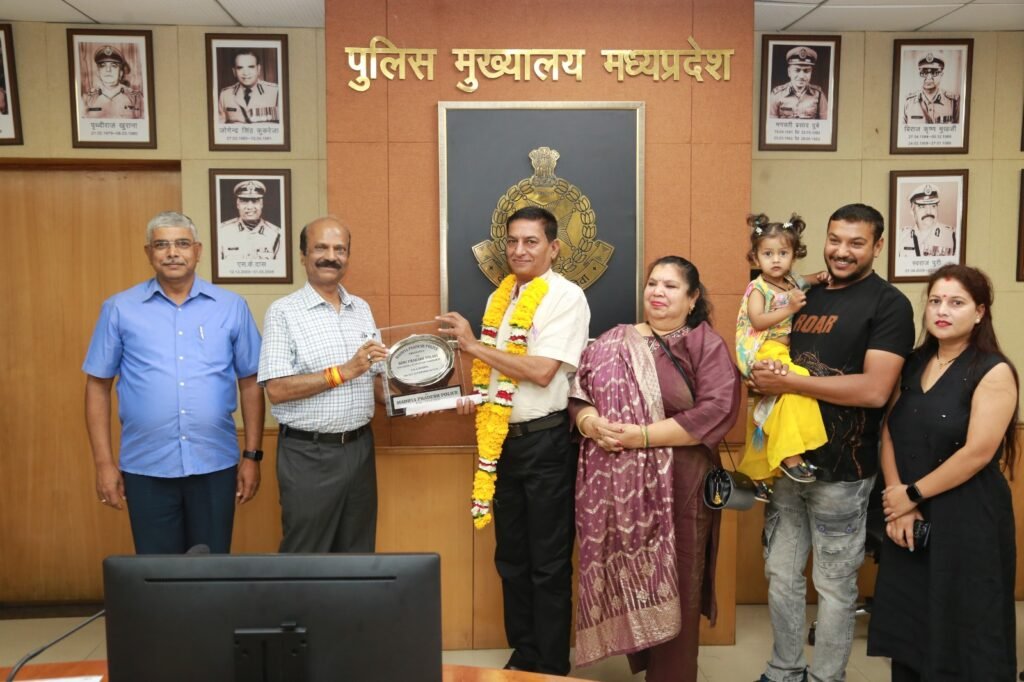 पुलिस मुख्यालय में विदाई समारोह: नौ कर्मचारी हुए सेवानिवृत्त, DGP ने किया सम्मानित